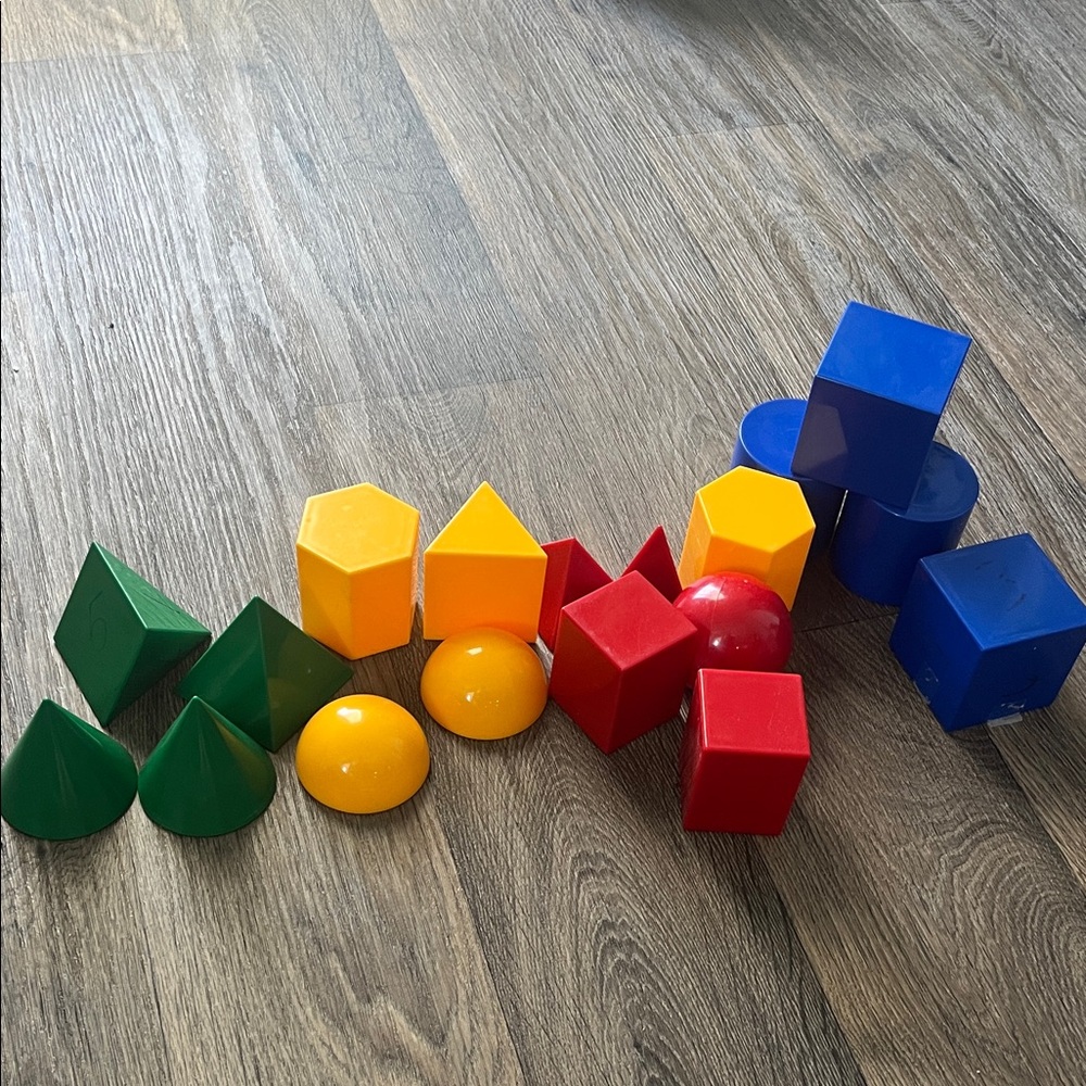 Vibrant Geometric Learning Shapes Set